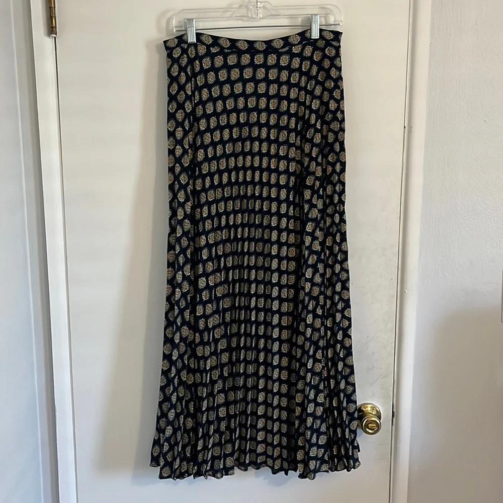 Banana Republic pleated maxi skirt - Picture 1 of 4